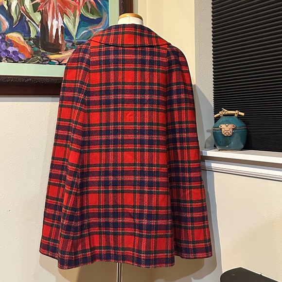 Red Plaid Pendleton Cape / Vintage 70s NOS Gorgeous!  One size Rare! Timeless ! - Picture 6 of 15